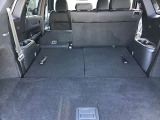 リヤシートを倒すと大きな荷物も搭載可能です。