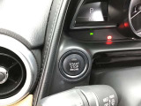 【 プッシュボタンスタートシステム 】 「アドバンストキーを携帯し、ブレーキペダルを踏みながらインパネ上のボタンを押すだけで、エンジンの始動/停止ができます。」