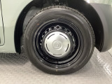 足元が整っていると、車全体がすっきりとした印象になります。丁寧に清掃を済ませており、気持ちよく乗り出せる状態です。まずは実車の雰囲気をご覧ください。