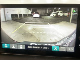 カラービジョンとガイド線で見やすい視点切替式のバックモニター。
