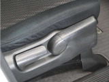 ◆シートハイトアジャスター◆運転席を上下に高さ調節ができます!運転ポジションを体格に合わせてシート調整できます。