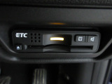 ETC付。高速道路の料金所はキャッシュレスで通過です。サービスエリア等にあるスマートインターの出入口も利用可能でとっても便利。ご納車後すぐにお使い頂けるようセットアップしてのお渡しとなります。