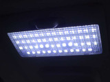 ルームランプは前後ともに社外の車種専用品で明るいLEDに交換しました。