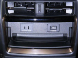 AC100V100WのコンセントとHDMI端子を装備しております。