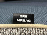 車両側方からの衝撃を緩和するSRSサイドエアバッグ(運転席/助手席)に加えて,SRSカーテンシールドエアバックも標準装備