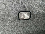 リアシートにはチャイルドシート固定用のISO FIX対応取り付け装置を左右2ヵ所装備しています。