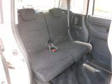 後部座席はお子様から大人の方までゆったりと座ることが出来ます。