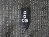 ◆スマートキー◆カギをバッグやポケットに入れたままでもドアロックの開閉ができる『スマートキー』付き!雨天や暗くなってもカギを取り出す必要がなくドアの開錠&エンジンも始動できます