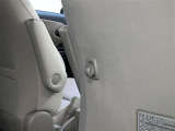 運転関シート背面にお買い物フックが付いています。