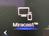 Miracast内蔵です。アンドロイドスマホをお持ちの方は、Bluetooth接続にてスマホ内の画像や動画、音楽などを映し出すことが出来ます。一部、使用できない機種もあります。