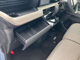 助手席前の収納BOX