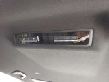 広い車内でも前後でしっかり快適な室温をキープできる大人気のおもてなし装備です!「後ろの席がちょっと暑い・寒い」といった際も、後席専用のスイッチで風量や温度を自由に調整できます