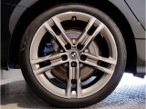 【BMWアロイホイル】軽量かつ強度に拘ったアロイホイル。走行性能ポテンシャルを引き出す設計。車の足元を引き締めてくれる大きなポイントはアロイホイルです。