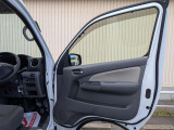 運転席ドア内張の状態です。