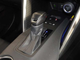 電動パーキングブレーキ・ブレーキホールドを装備してます。ホールド機能は信号待ちが多い一般道で疲労軽減になり、大好評です!