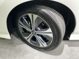 純正アルミホイールで、愛車をもっとカッコよく自動車メーカーが直接扱う純正アルミホイール。車種にマッチしたデザインで、愛車の個性を際立たせます。安全性や耐久性にも優れ、安心して使用できます。