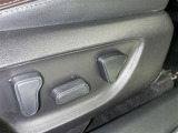 パワーシート搭載。微妙な調整が手軽にでき、ピッタリのポジションで運転することが可能です。