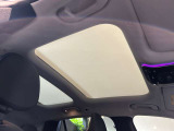 メルセデス・ベンツの定める厳しい基準をクリアしたお車のみをご案内させて頂きます。納車前整備はメーカー規定に基づき100項目以上にも及ぶ点検を熟練のメカニックによって行いご納車させて頂きます。