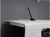 スッキリした大きさで車のデザインに自然に溶け込めるマイクロアンテナ。倒したり、取り外すこともできますよ。