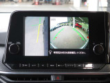 【アラウンドビューモニター】上空から見下ろしているかのような映像を映し出して、スムースな駐車をアシストします。