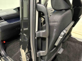 それぞれの身長や手の大きさに合った高さと太さを実現した大型乗降用アシストグリップ