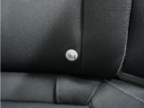 ◆ISOFIX◆シートベルトいらずでチャイルドシートと固定金具を連結するだけでガッチリ固定できます。