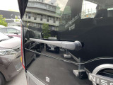 後ろにもワイパーが付いて雨の日にも後方が見やすいです