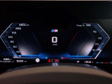 【メーターパネル(ナビパッケージ)】BMWライブコックピット10.25インチコントロールディスプレイはフルデジタルですメーターの中央にマップ表示も可能となります。視線の移動が少なくなり運転に集中する事が可能です