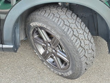 YOKOHAMA GEOLANDAR X-AT 215/65R16タイヤの残り溝は約8分山です。