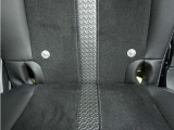 ◆ISOFIX◆シートベルトいらずでチャイルドシートと固定金具を連結するだけでガッチリ固定できます。