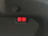 トランク内のスイッチ操作だけで後部座席をワンタッチで倒せる機能。重い荷物を持ったままでも操作でき、長尺物や大きな荷物の積み込みがスムーズに行えます。