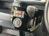 自動で車内温度を調整してくれる【オートエアコン】付きです