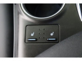 運転席と助手席には寒い日の肩や腰、冷えやすい下肢を温めてくれるシートヒーターが付いております!