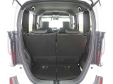 ◆フル乗車でもしっかり荷物を収納出来るラゲッジスペースです。普段の買い物でしたらしっかり積める十分な荷室スペースが確保されています。