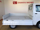 荷台アオリは3方向開き!フラットな荷台で効率よく荷物を積み降ろし出来ます!