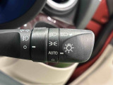 オートライト機能 車外の明るさに応じて自動的にヘッドランプなどを点灯・消灯。夕暮れ時やトンネルなどで役立ちます!!