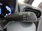 車外の明るさに応じて、自動的にライトの点灯・消灯をしてくれます