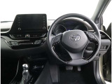 運転席から見たハンドルダッシュまわりになります。