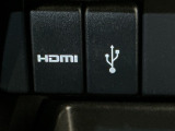HDMIポート、USBポートが装備されております。HDMIポートを他の機器と繋げることによって、モニターへ映像を流すことができます。
