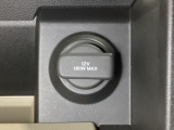 ナビゲーションの横には12V、AC電源(180W)も装備しています。
