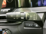 ワンタッチでワイパーを操作可能。雨天時でも視界を確保し、安全な運転をサポートします。トリップ機能も搭載。