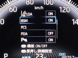 ブラインドスポットモニターを装備しております!隣車線を走る車をレーダーで検知し、インジケーターが点灯します☆確認しにくい後側方エリアに存在する車両に加え、急接近してくる車両も検知してくれます♪