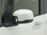 ◆ドアミラーウインカー◆ドアミラーにウインカーを装備しています。対向車に自身の進行方向を合図し安全に運転できます。