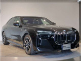 どっしりとしたバンパー下部のデザインはBMWの高級感を際立たせると共にスポーティーさを演出しております。