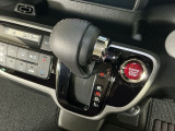 オートマチックシフトレバーは、手になじみ操作しやすい形状で安全運転にもつながります♪