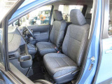 運転席6ウェイ助手席4ウェイのファブリックシートです。
