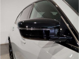 コーナーセンサーが搭載しておりますので、車庫入れの際など、障害物の接近を音で知らせます。
