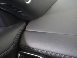 【助手席エアバッグ】助手席エアバッグが付いてます。助手席の搭乗者を万が一の事故の際に衝撃から体を守ってくれます。