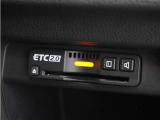 ◆ETC2.0装着◆進化したドライブ体験。料金収受システムだけだったETCが生まれ変わって、高速道路を賢く使うETC2.0に進化しました。多彩な情報サービスが便利で快適なドライブ体験を提供します。