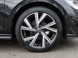215/45R17インチ・アルミホイールになります。